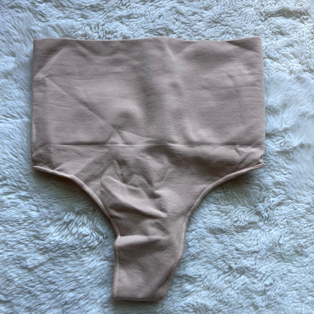 SKIMS Women's Sculpting Thong High Waisted Shapewear Nude Beige Size S-M NWOT